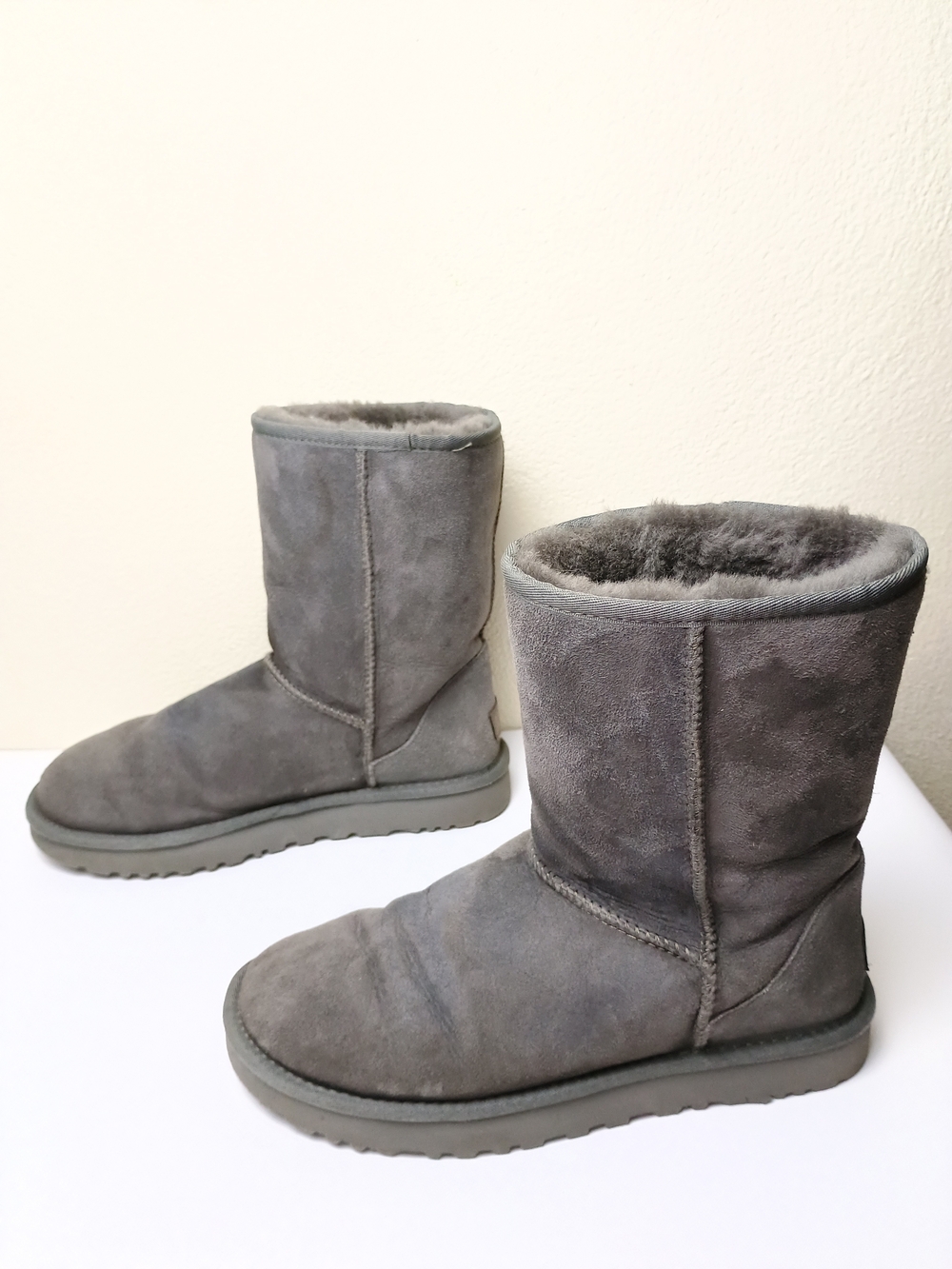 UGG Classic Short ll Women's Size 9 Gray Suede Shearling Short Boots